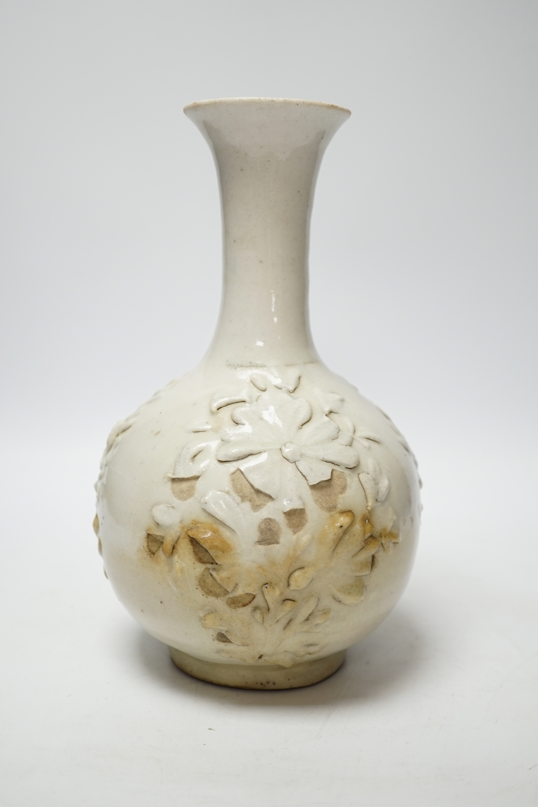 An 18th/19th century Syrian fritware bottle vase, 24.5cm